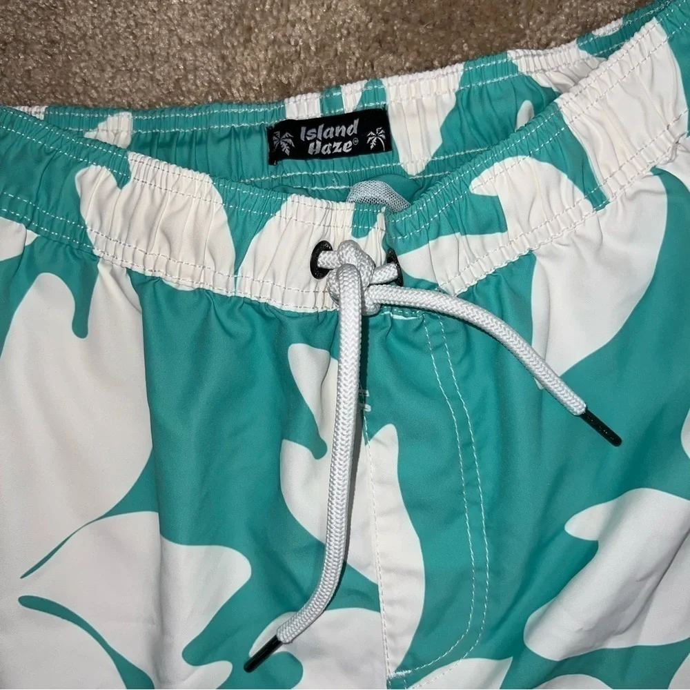 Islandhaze California Men's 6'' Volley Swim Shorts Clover Size Small